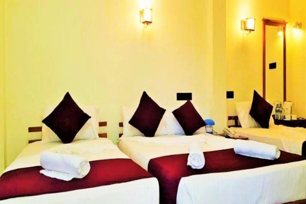 Luxury Everest Hotel ตรินโคมาลี ภายนอก รูปภาพ