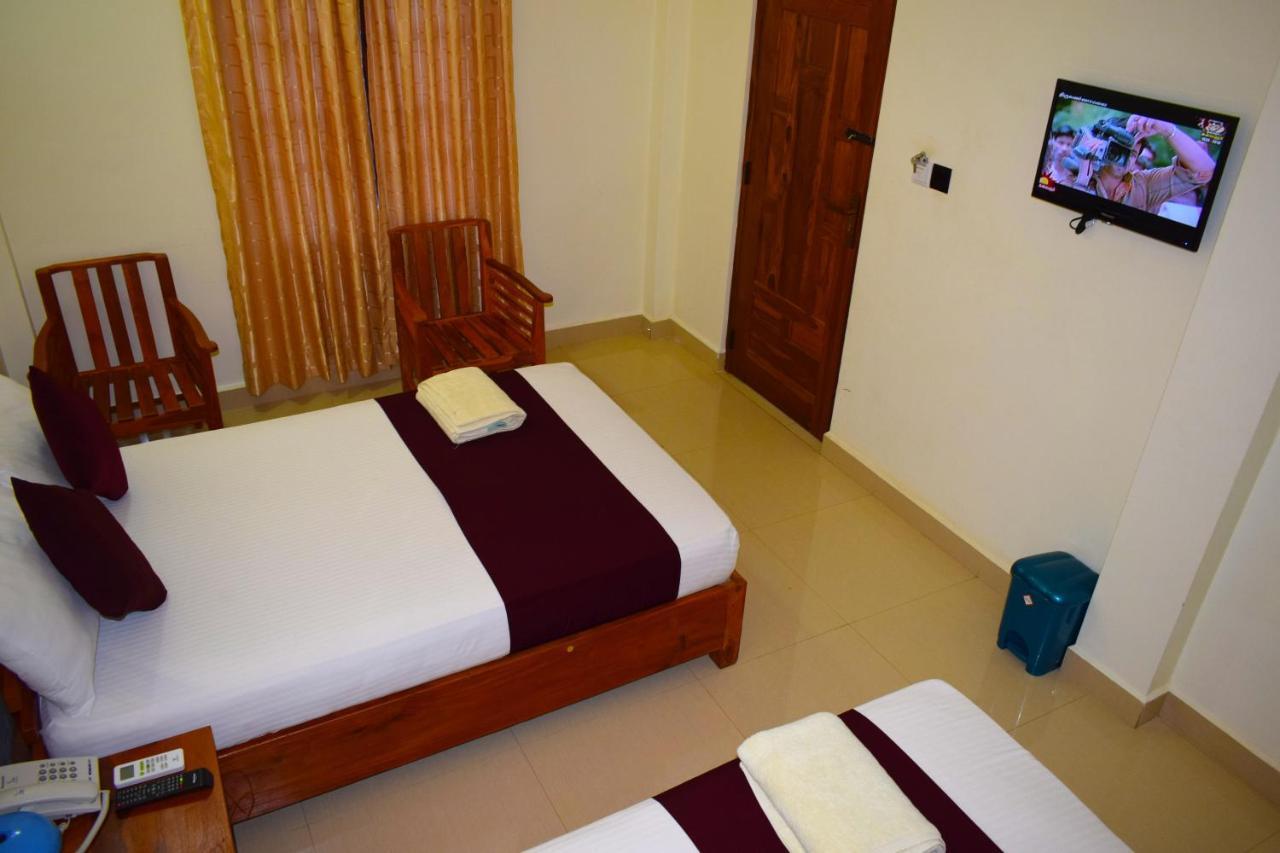 Luxury Everest Hotel ตรินโคมาลี ภายนอก รูปภาพ