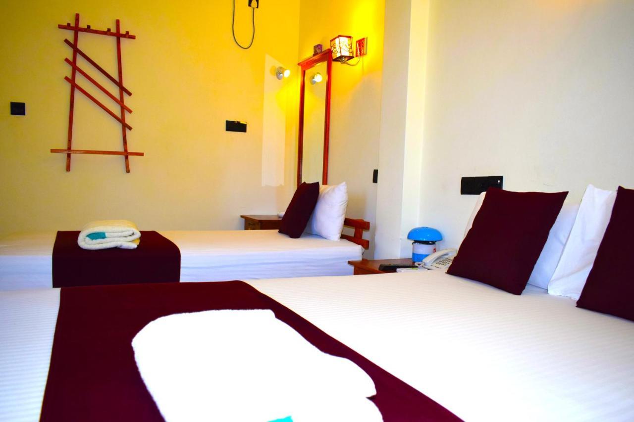 Luxury Everest Hotel ตรินโคมาลี ภายนอก รูปภาพ